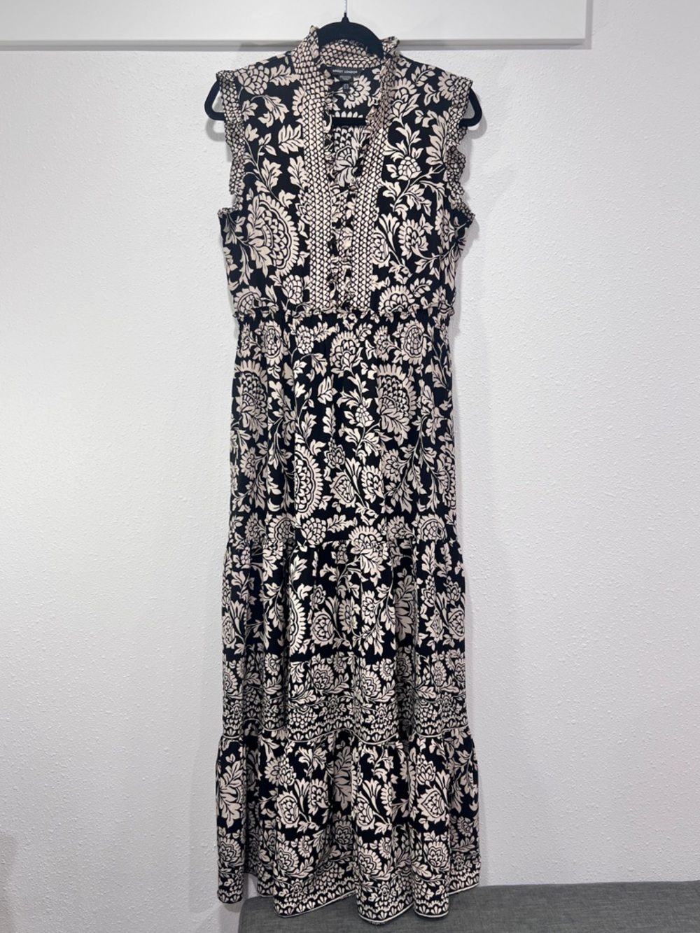 Maggy London Black & Cream Women’s Floral Maxi Dress with ruffle collar, size 6
